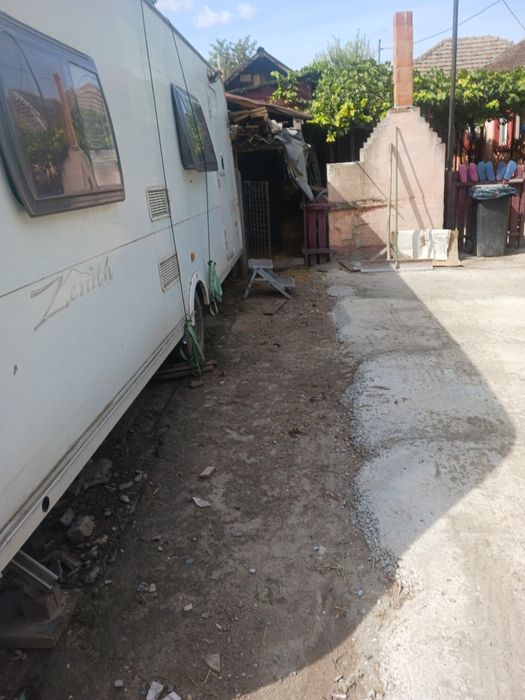Rulota de vinzare in stare foarte buna