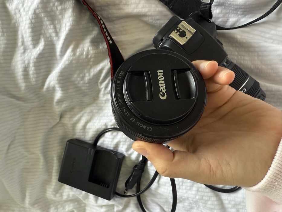 Canon 250D с 2 объективами