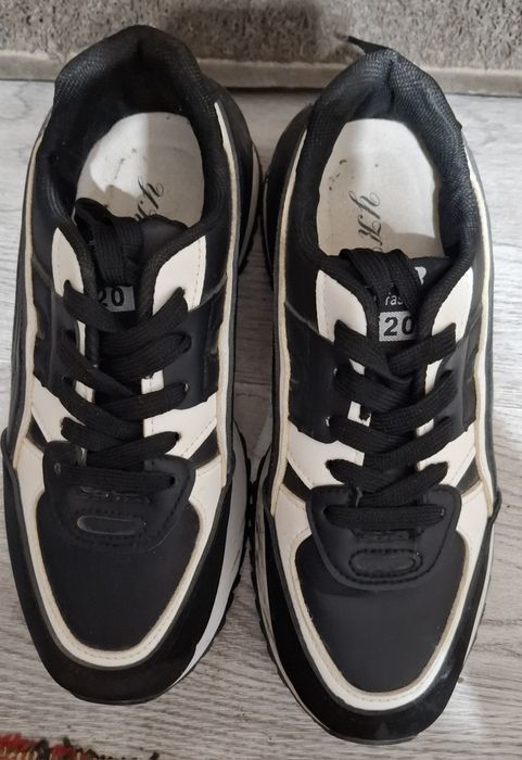 Yangi krasovka qizlar uchun