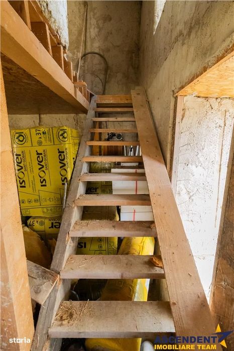 FILM! Constructie rustica tip Casa Verde, cu parau si panorama impresi