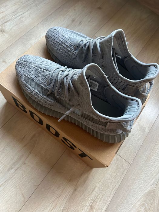Yeezy boost 350 grey.