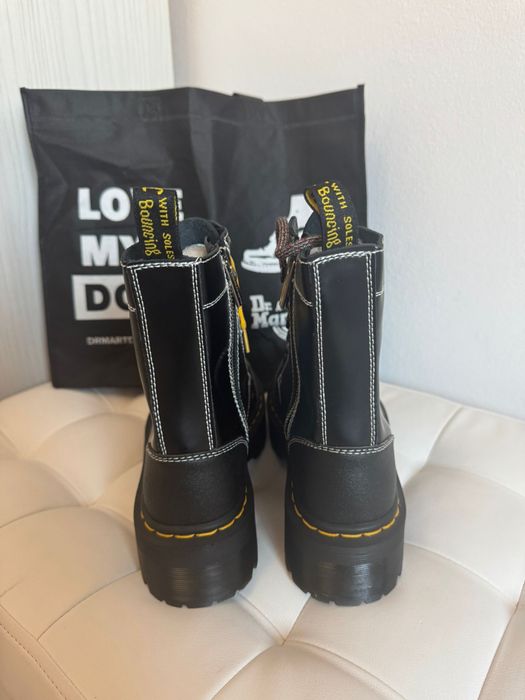 Vand bocanci Dr.Martens!