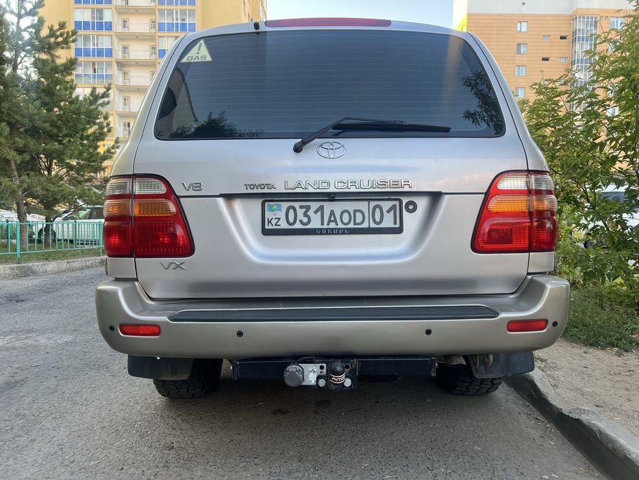 Toyota Land Cruiser 100