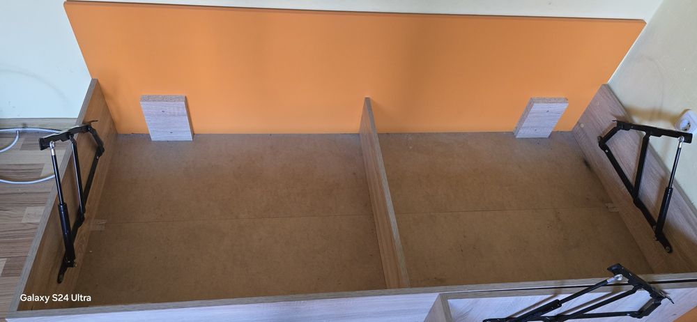 Бюро + 2бр. легла