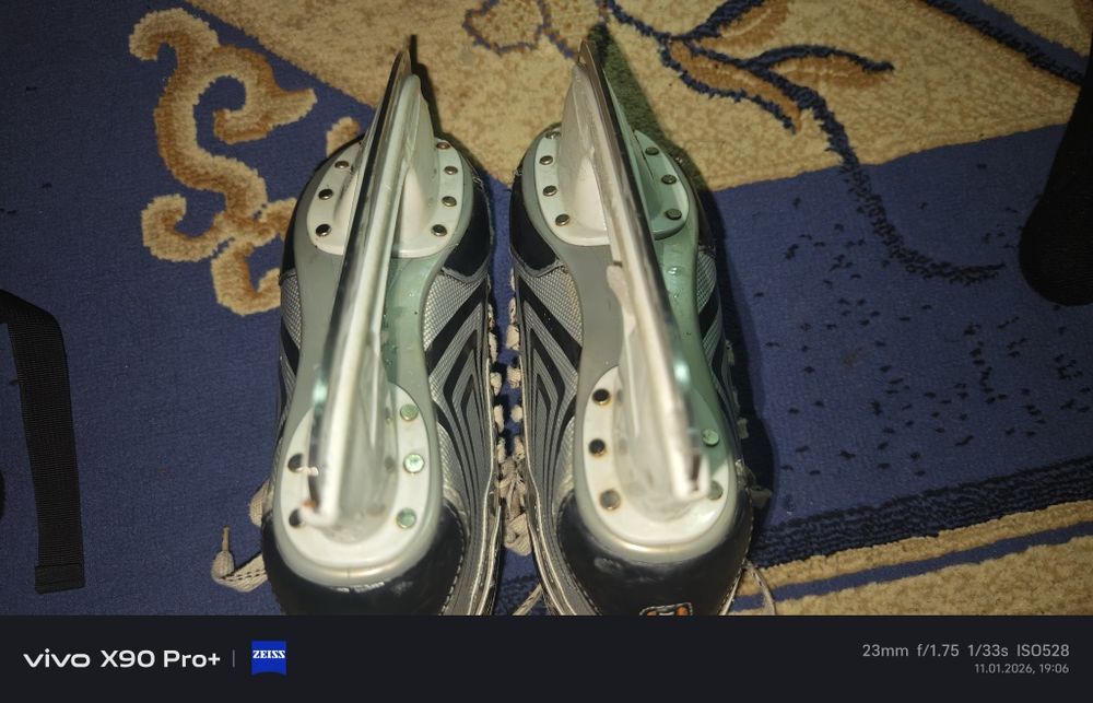 Коньки хоккейные