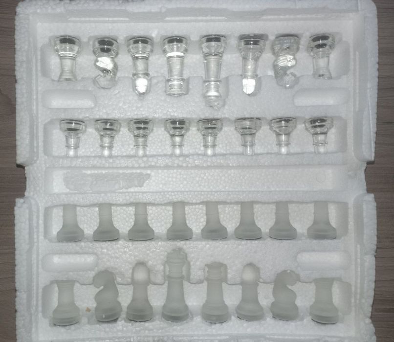 Shaxmat (glass chess)