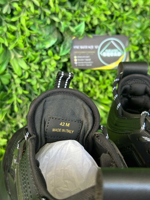 VERSACE Chain Reaction Black