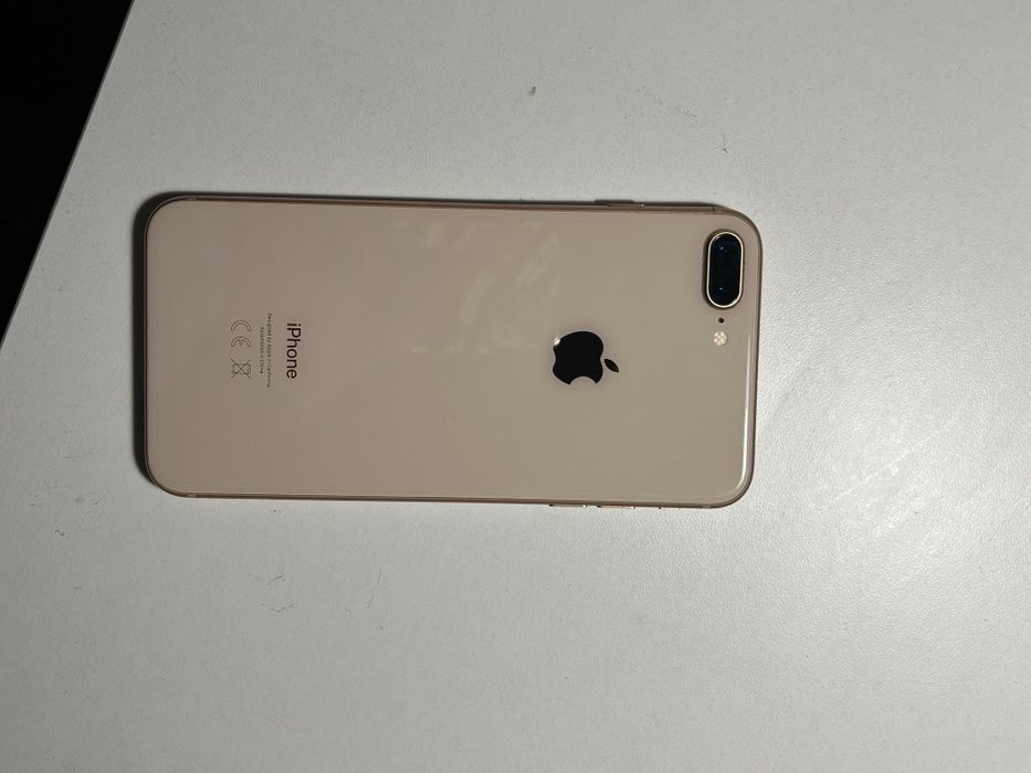 Телефон айфон 8 +