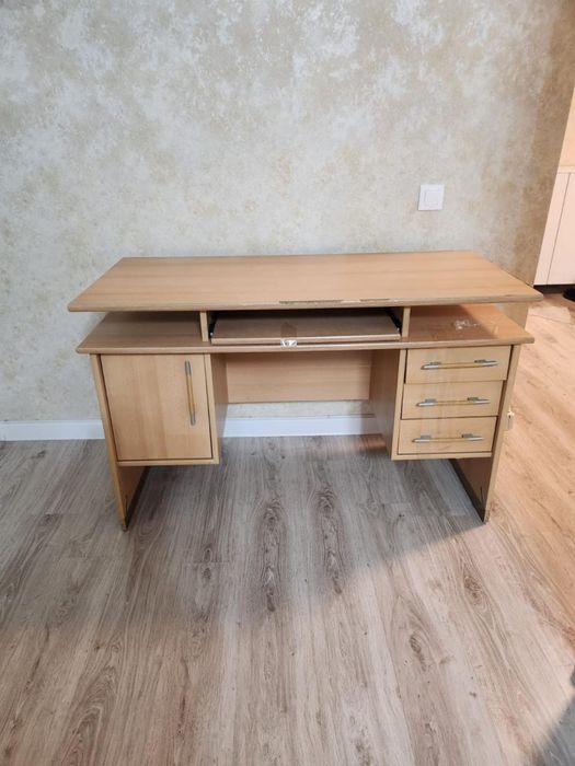 Стол компьютерный