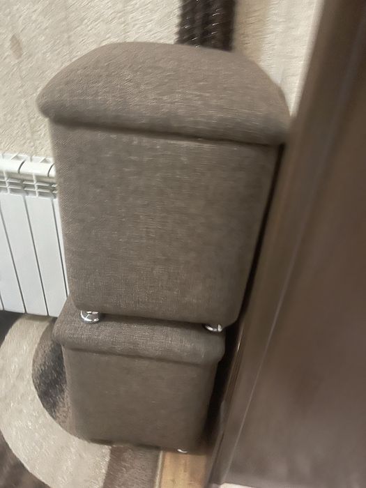 Кухонный набор диван стол, шкаф и пуфик