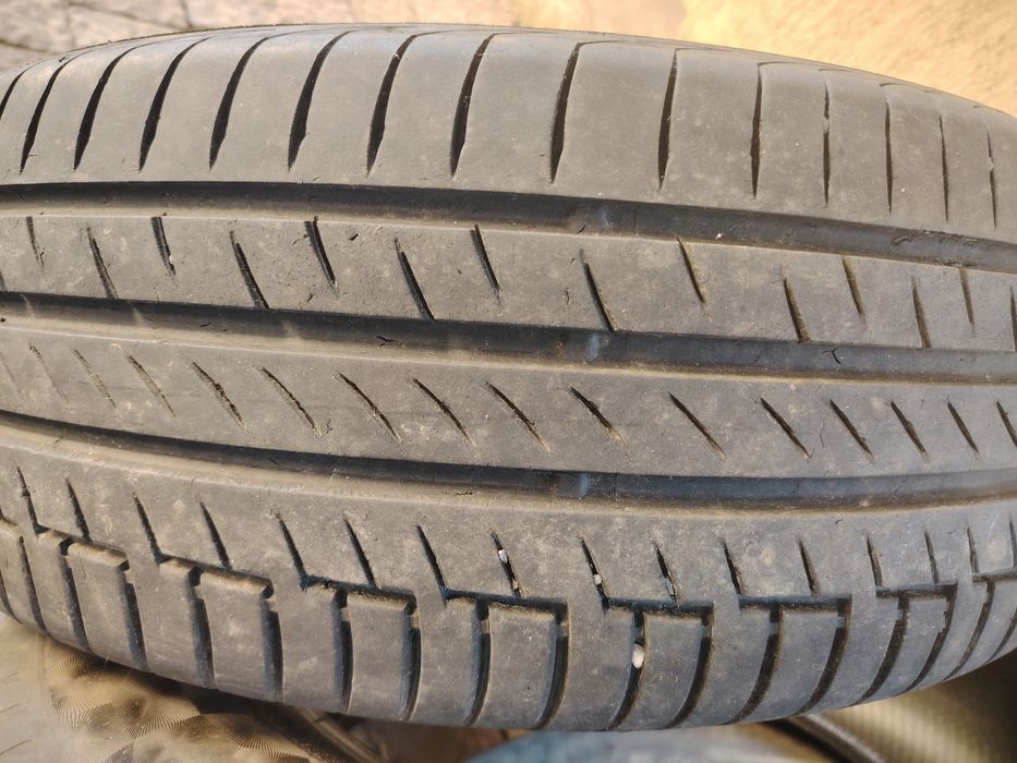 Продам шины 235/60/18 Continental