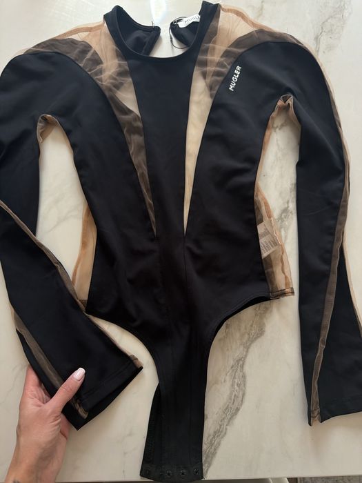 Боди Mugler      .