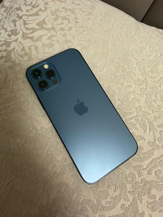 Айфон 12, в отличном состоянии