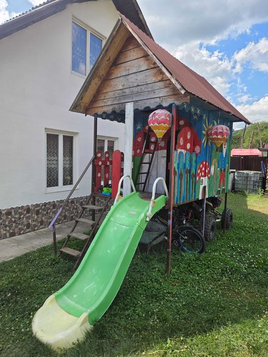 Casuta pentru copii cu tobogan
