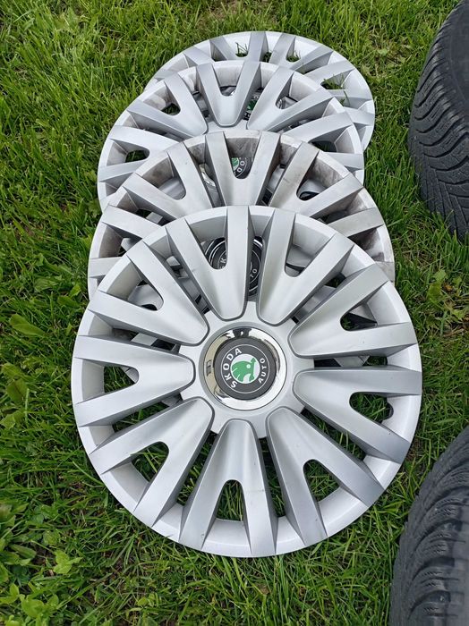 Vând 4 anvelope 205 55 r16 și 4 jante. R16