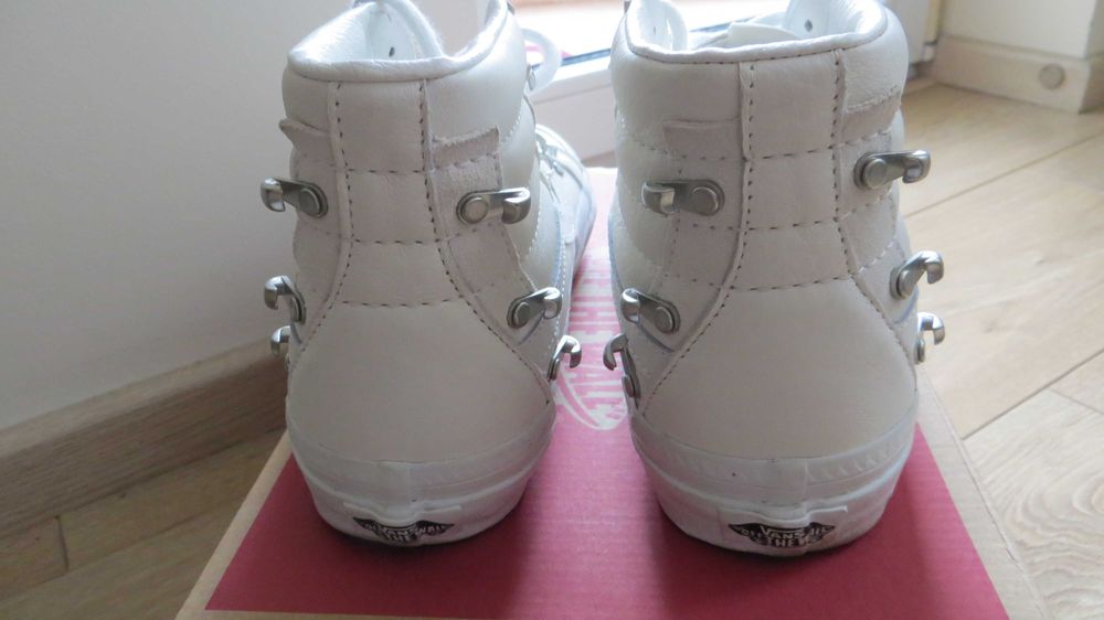 Отлични кожени кецове VANS  37н.