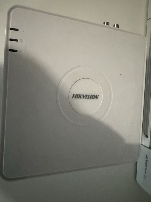 DVR HikVision DS-7104HGHI-F1