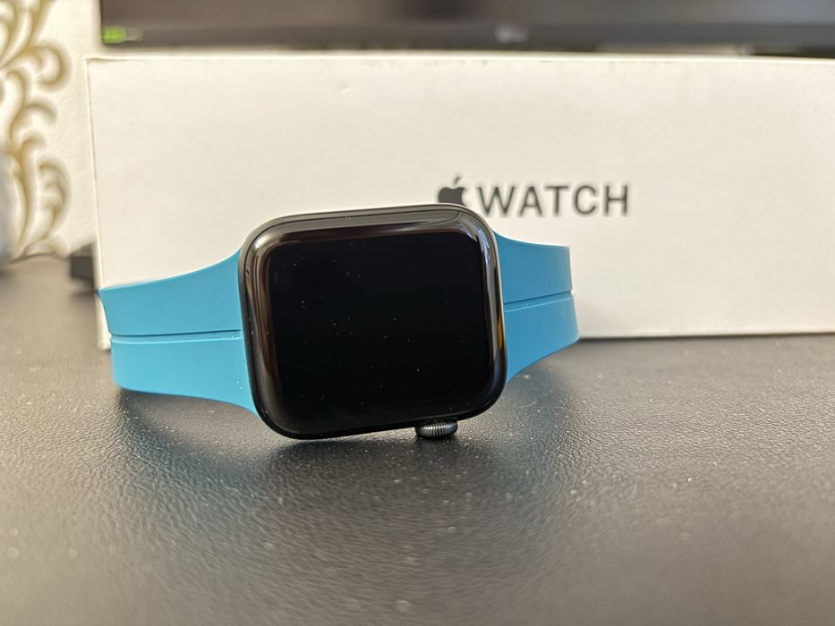 Apple Watch SE 2 44 mm.