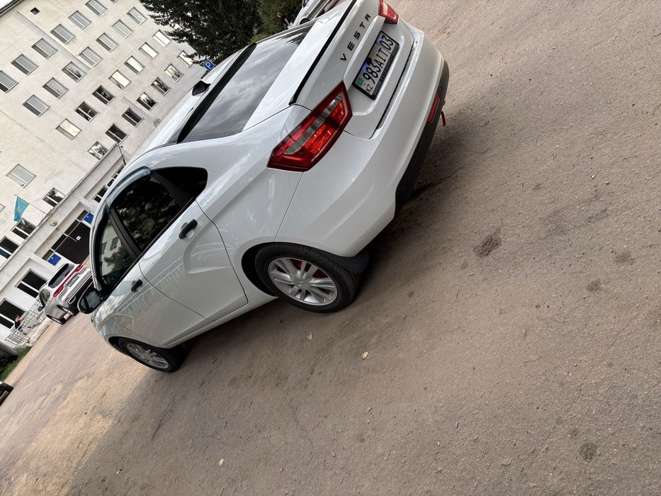 Продам Весту 2019 г.