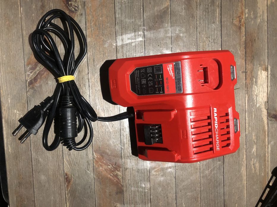 Incarcatoare makita dewalt milwaukee