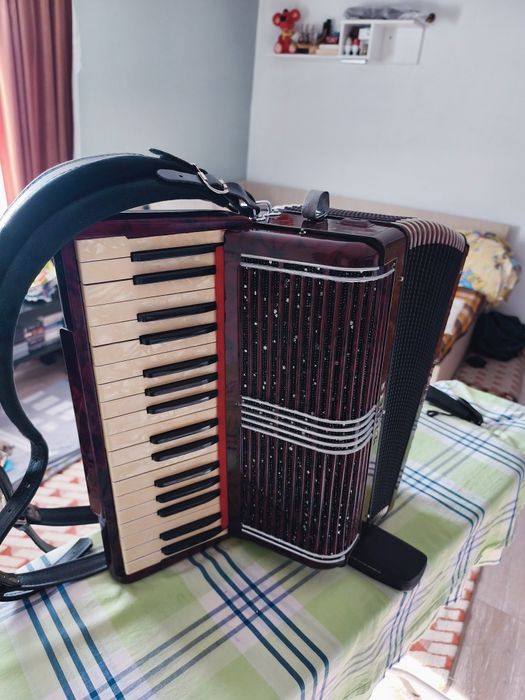 Vând acordeon Hohner Tango 2 preparat bandon,80 bass,impecabil!
