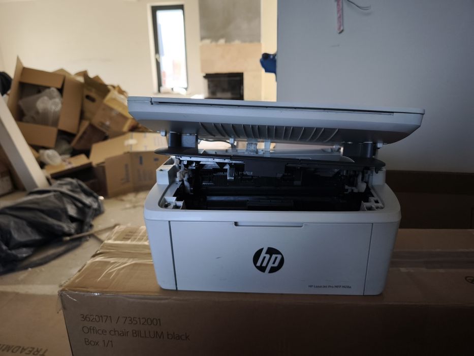 Vând imprimanta HP LaserJet MFP PRO M28a STRICATA PARTIAL