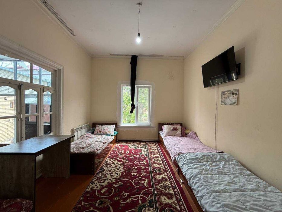 Tayyor 5.5 sotiqli hovli sotiladi.