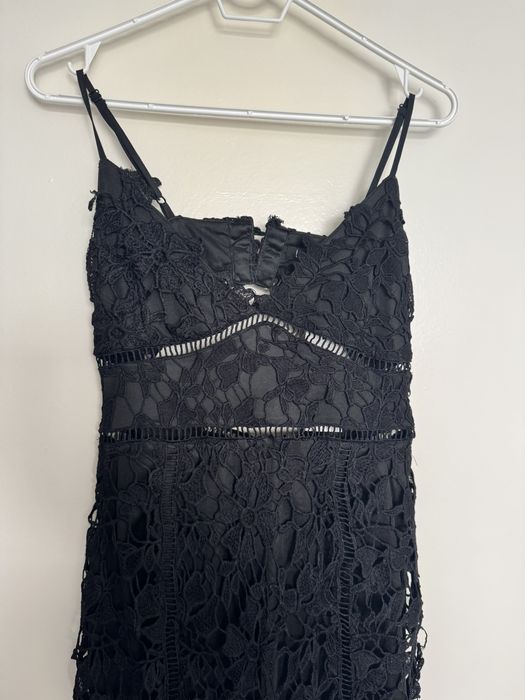 Черна дантелена рокля