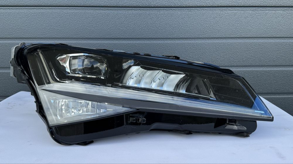 Фарове за Шкода Суперб/Skoda Superb дейслифт