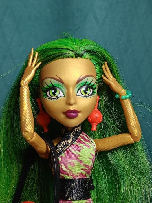 Продаю куклу Monster High