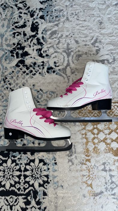 Коньки фигурные Bella, размер 38