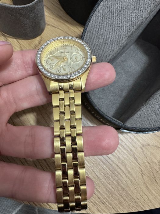 Ceas Citizen auriu, dama