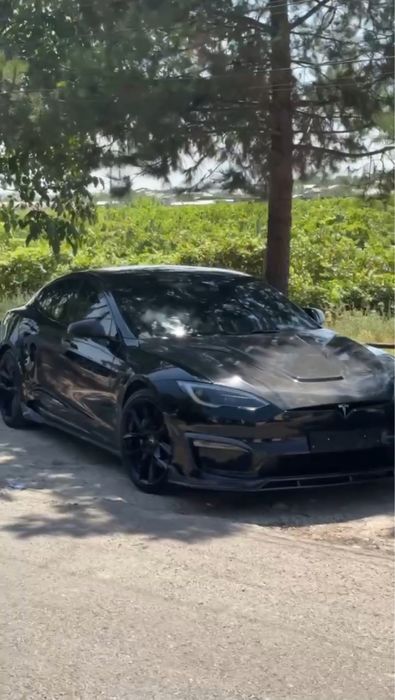 Tesla Model S PLAID