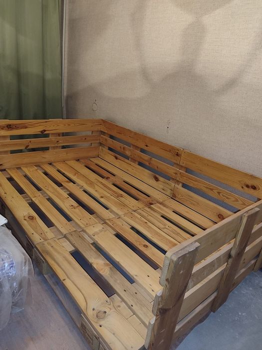 Продам кровать дерево