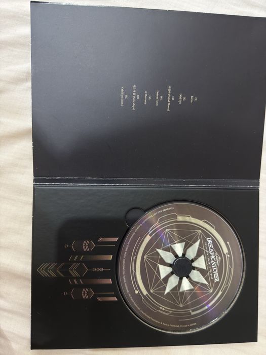 Продавам нов мини албум на DreamCatcher – „Road to Utopia“ (розов)