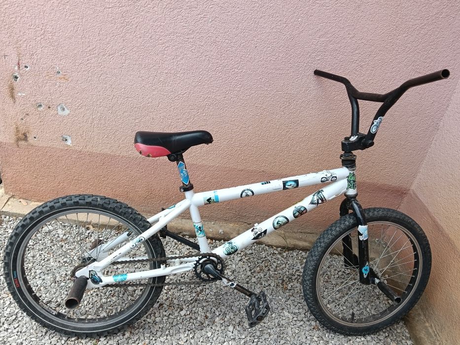 Vând bicicleta bmx