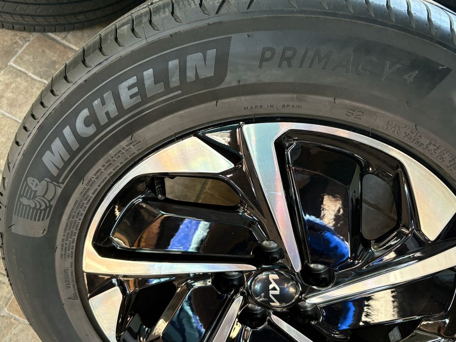 Оригинални джанти Kia / Киа 17" 5х114.3 + гуми 215/65/17