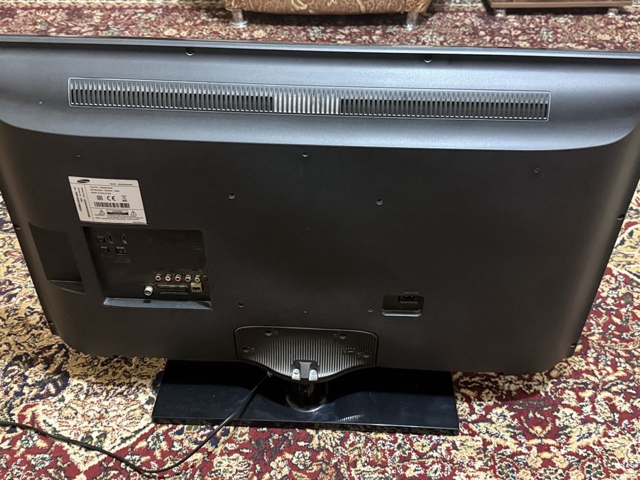 Телевизор Samsung 2017  год идеальное состояние