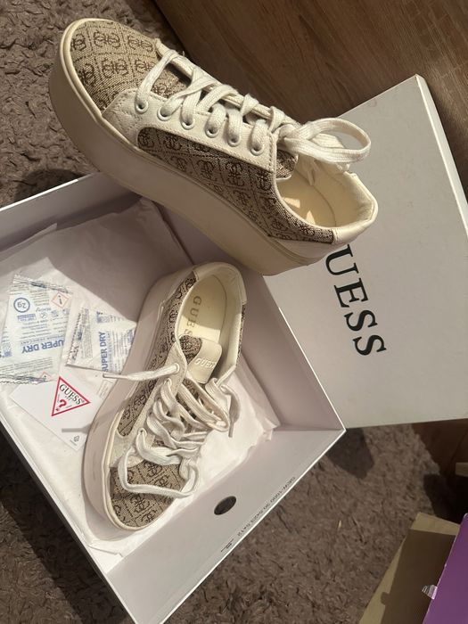 Маратонки GUESS бежови