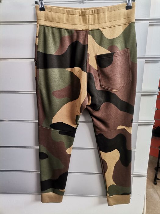 Оригинално долнище G-star Raw Tapered S  ново мъжко камуфлажно camo