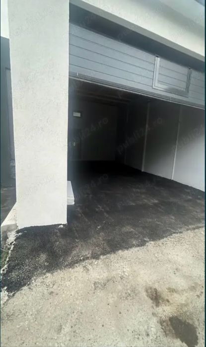 Garaj renovat, spatiu pretabil pentru atelier sau depozitare