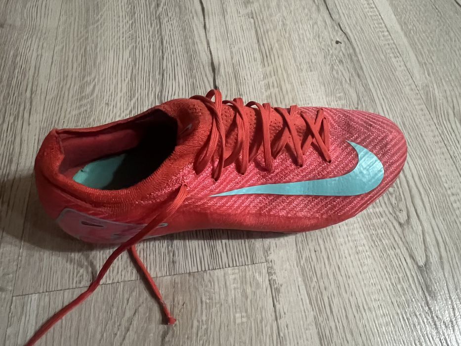 Adisasi Nike fotbal Mercurial