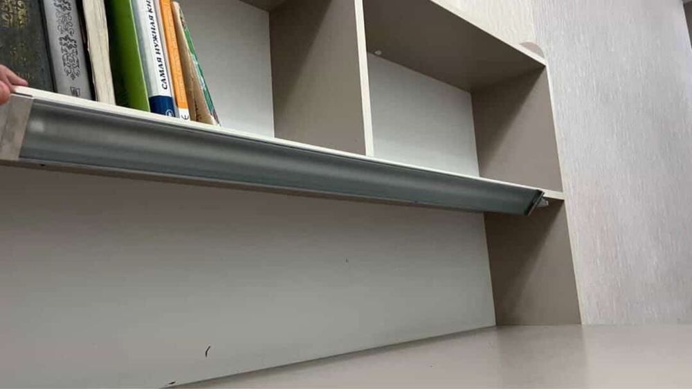 Стол для учебы и для других применений