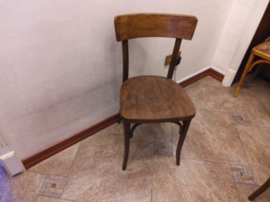 Продам антикварные стулья 2 шт