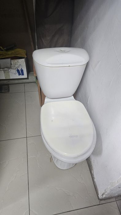 Продам унитаз не со строики.