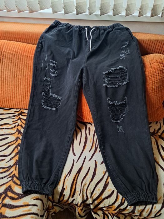 Продавам накъсани дънки