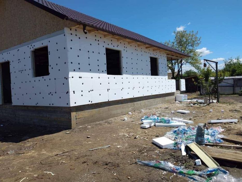 Vând case modulare pe structură metalică