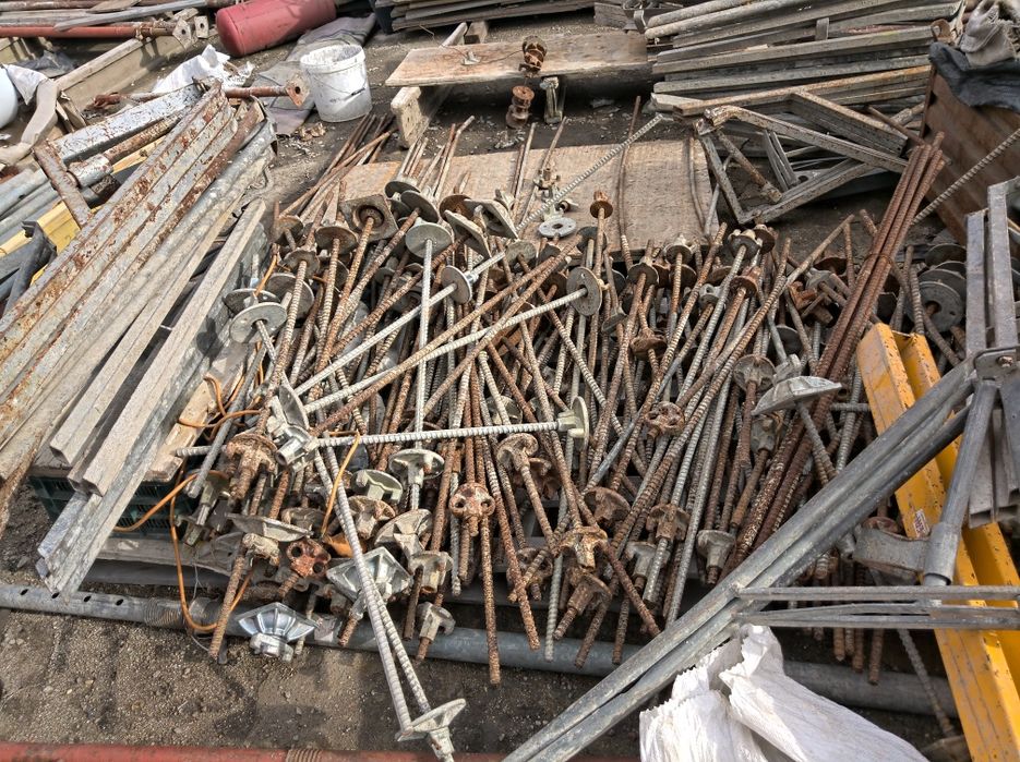 Вилици и триноги за кофраж