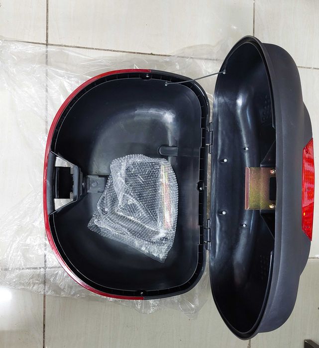 Cutie Portbagaj Mare Scuter / 2 casti /