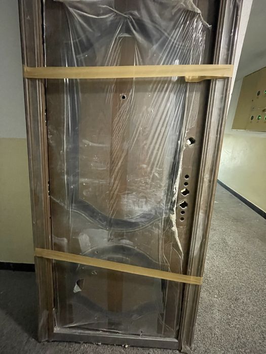 Входна врата с каса